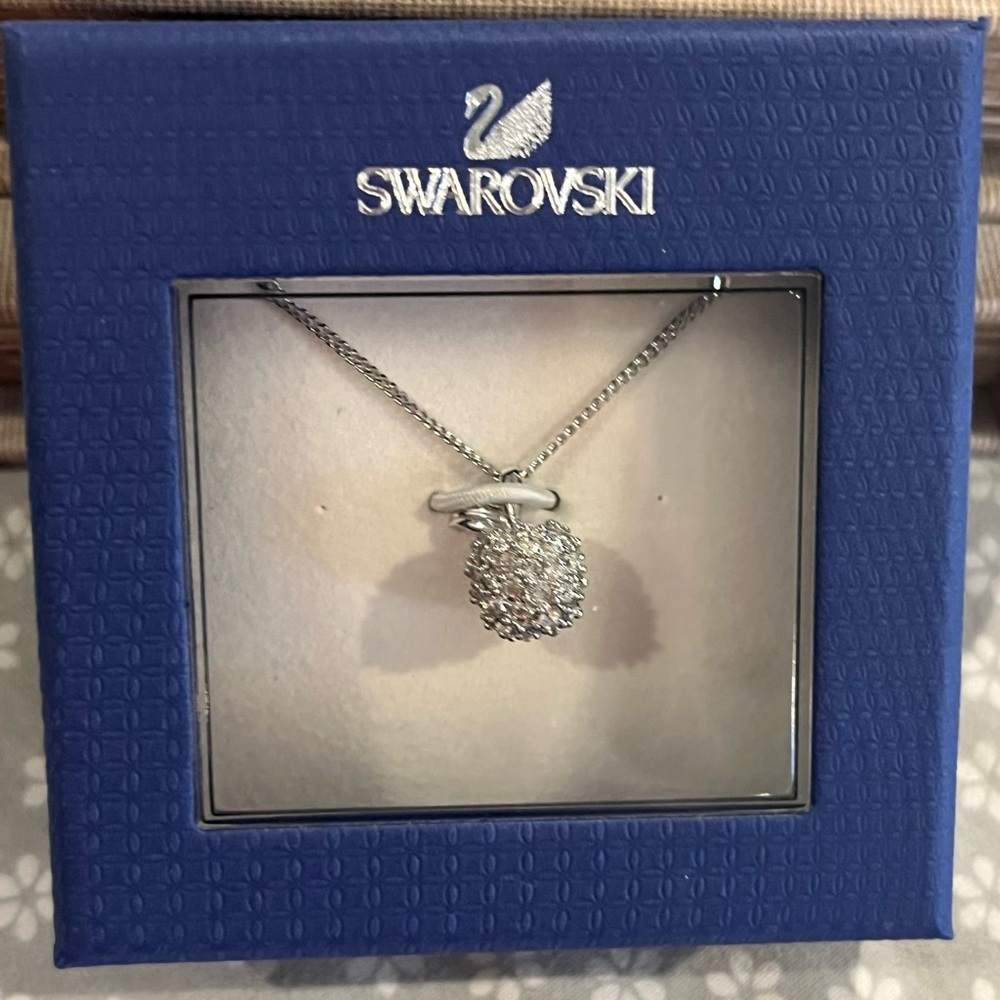 Swarovski Silver Clear Crystal Cluster Apple Pendant Necklace new in box